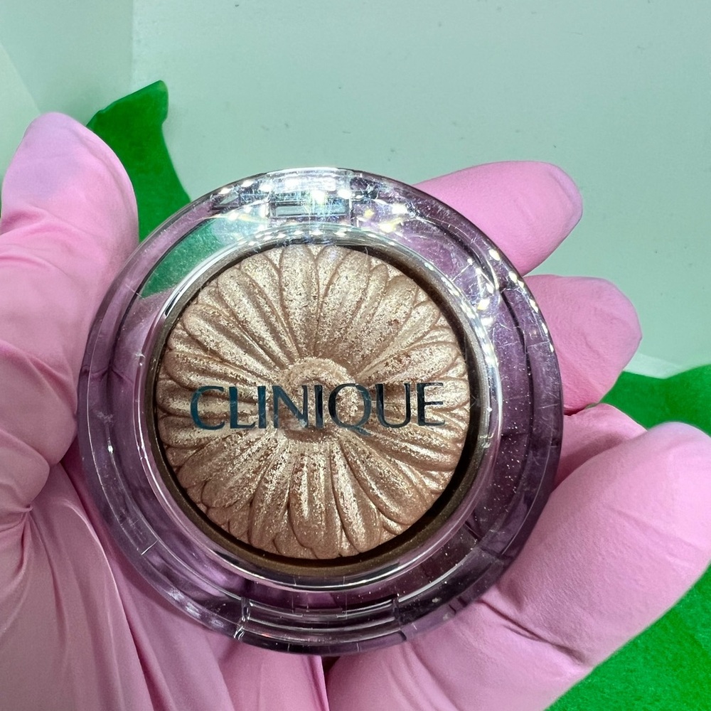 Clinique cheek pop highlighter